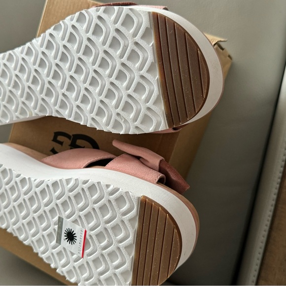 UGG w Joanie 2 tone leather slip-on - Picture 5 of 6